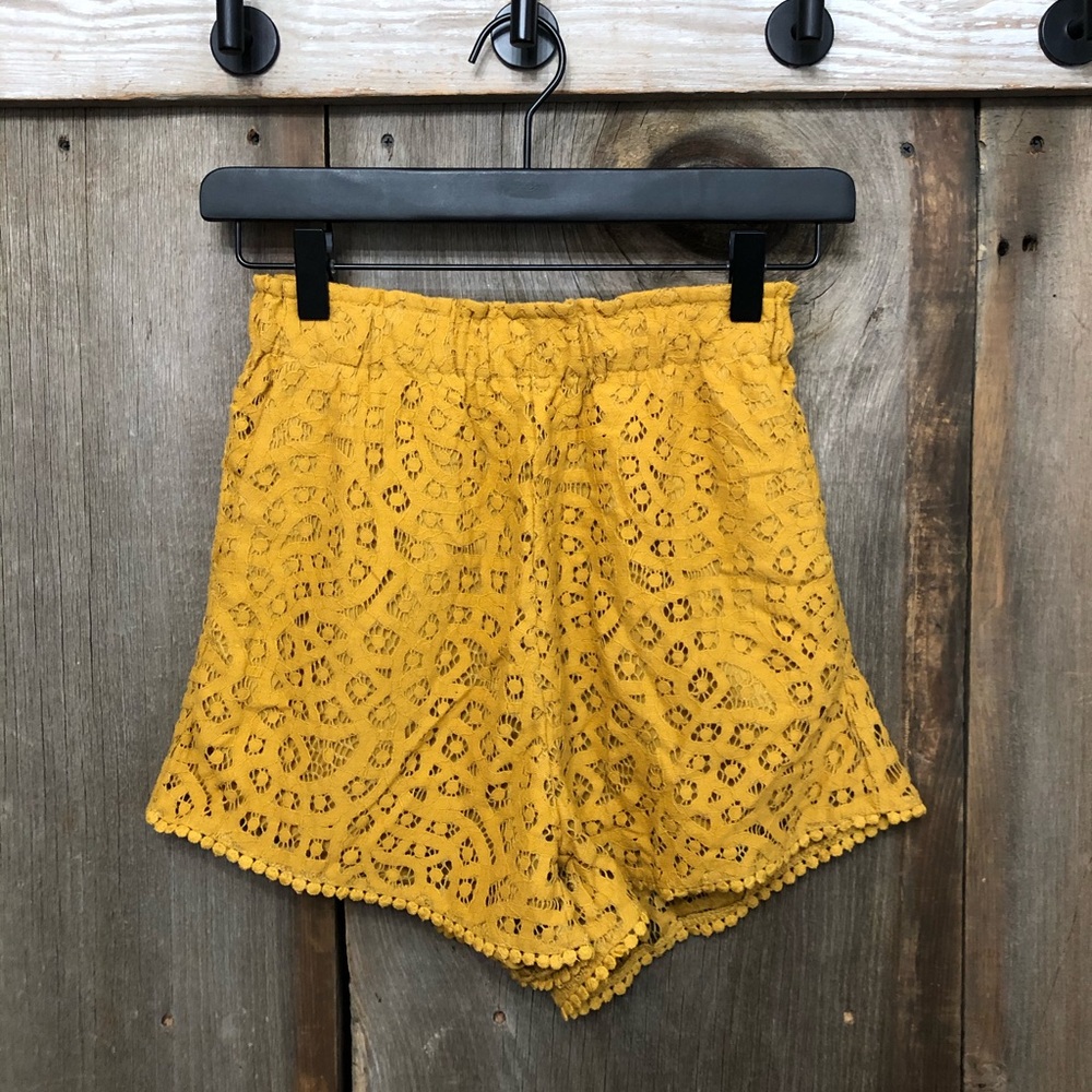 H&M High Waisted Crochet Lace Shorts in Mustard Yellow Size 2